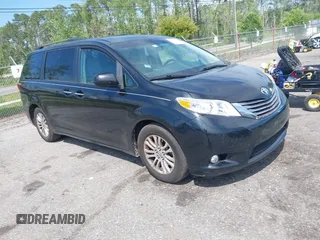 2015 Toyota Sienna XLE with VIN 5TDYK3DC9FS566344, listed as a IAAI auction lot 42049288 with 154,337 mi miles. Bid and sale history available at carsss.com. Image 1.