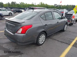 2017 Nissan Versa SV z VIN 3N1CN7AP3HL855554, wystawiony jako IAAI lot #42006848 z przebiegiem 155 485 mil mil oraz . Historia ofert i sprzedaży dostępna na DreamBid. Obrazek 4.