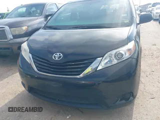 2017 Toyota Sienna LE Auto Access Seat with VIN 5TDKZ3DC7HS827068, listed as a IAAI auction lot 42088371 with 114,630 mi miles. Bid and sale history available at carsss.com. Image 6.