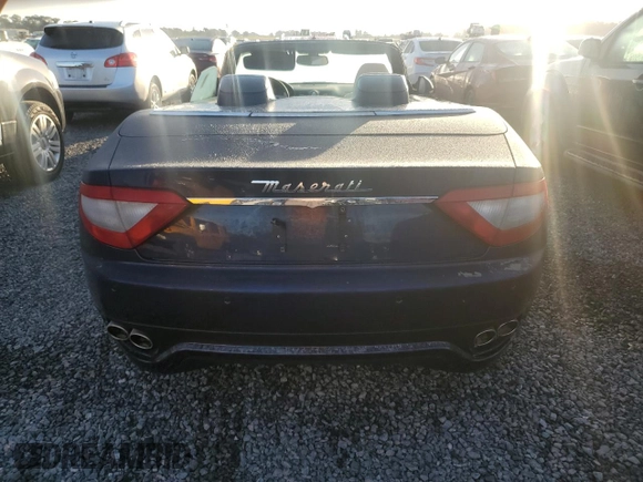 2015 Maserati GranTurismo Sport z VIN ZAM45MMA7F0127538, wystawiony jako Copart lot #75061384 z przebiegiem Nie podano mil oraz Nie do naprawy • Non repairable. Historia ofert i sprzedaży dostępna na DreamBid. Obrazek 6.