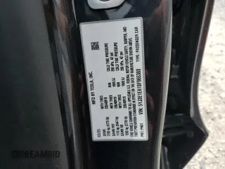 2025 Tesla Model 3 Long Range z VIN 5YJ3E1EA1SF965380, wystawiony jako Copart lot #59532105 z przebiegiem 2 641 mil mil oraz Szkoda całkowita • Salvage title. Historia ofert i sprzedaży dostępna na DreamBid. Obrazek 12.