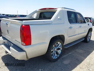 2011 Cadillac Escalade EXT Luxury with VIN 3GYT4MEF6BG161175, listed as a IAAI auction lot 42047669 with 115,235 mi miles. Bid and sale history available at carsss.com. Image 4.