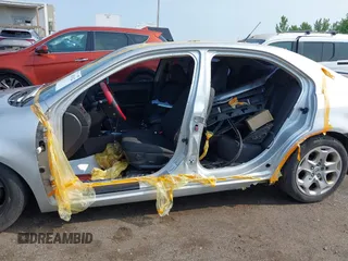 2010 Ford Fusion SE z VIN 3FAHP0HA8AR350320, wystawiony jako IAAI lot #42431622 z przebiegiem 245 719 mil mil oraz . Historia ofert i sprzedaży dostępna na DreamBid. Obrazek 6.