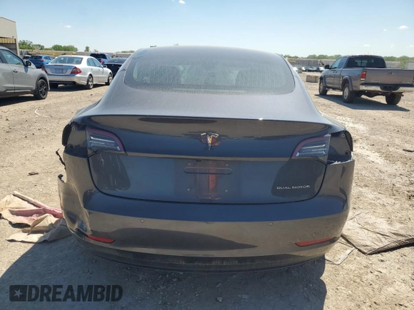 2018 Tesla Model 3 Long Range Battery z VIN 5YJ3E1EB4JF116531, wystawiony jako Copart lot #55609755 z przebiegiem 63 695 mil mil oraz Szkody całkowita. Historia ofert i sprzedaży dostępna na DreamBid. Obrazek 6.