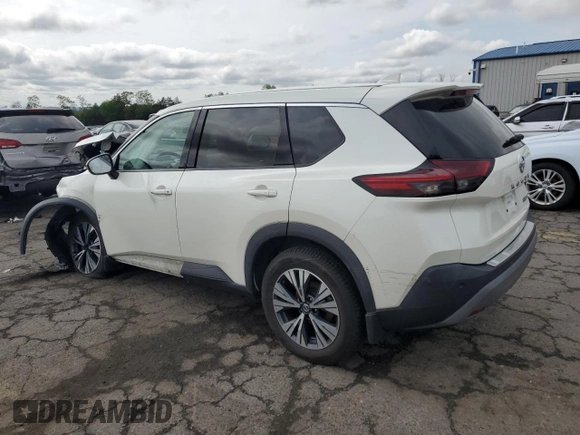 2021 Nissan Rogue SV z VIN 5N1AT3BBXMC836653, wystawiony jako Copart lot #57087435 z przebiegiem 98 514 mil mil oraz Szkoda całkowita • Salvage title. Historia ofert i sprzedaży dostępna na DreamBid. Obrazek 2.