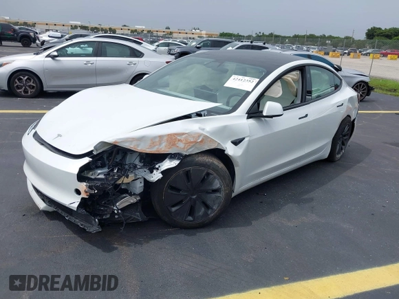 2025 Tesla Model 3 Long Range с VIN 5YJ3E1EA2SF981877, выставлен на аукционе IAAI как лот 42412352 с пробегом 1 967 миль миль и . История ставок и продаж доступна на DreamBid. Изображение 2.