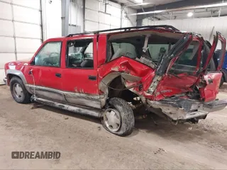 1999 GMC Suburban z VIN 1GKFK16R2XJ759130, wystawiony jako IAAI lot #40250336 z przebiegiem 235 141 mil mil oraz . Historia ofert i sprzedaży dostępna na DreamBid. Obrazek 3.
