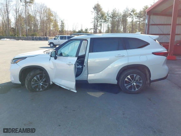 2023 Toyota Highlander L with VIN 5TDKDRBH7PS522975, listed as a IAAI auction lot 41758802 with 13,120 mi miles. Bid and sale history available at carsss.com. Image 13.