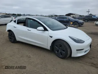 2022 Tesla Model 3 Long Range z VIN 5YJ3E1EB4NF161314, wystawiony jako Copart lot #57060725 z przebiegiem 19 215 mil mil oraz Szkoda całkowita • Salvage title. Historia ofert i sprzedaży dostępna na DreamBid. Obrazek 4.