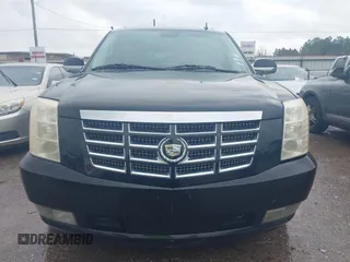 2008 Cadillac Escalade ESV z VIN 1GYFK668X8R271590, wystawiony jako IAAI lot #41562499 z przebiegiem 175 365 mil mil oraz . Historia ofert i sprzedaży dostępna na DreamBid. Obrazek 12.