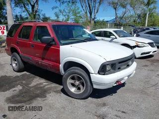 1997 Chevrolet Blazer LS z VIN 1GNDT13W0V2175348, wystawiony jako IAAI lot #41773422 z przebiegiem 247 972 mil mil oraz . Historia ofert i sprzedaży dostępna na DreamBid. Obrazek 1.