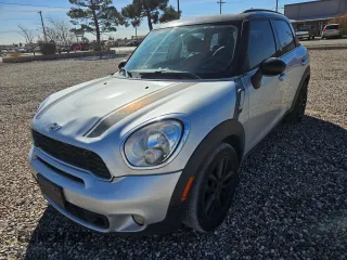2011 MINI Countryman S z VIN WMWZC3C53BWL79001, wystawiony jako Copart lot #49748895 z przebiegiem 123 882 mil mil oraz Czysty tytuł • Clean title. Historia ofert i sprzedaży dostępna na DreamBid. Obrazek 2.