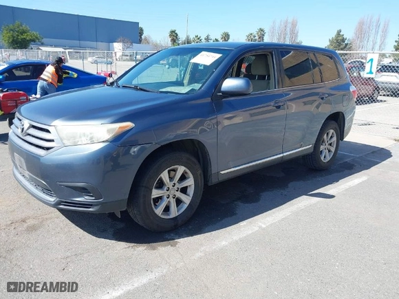 2013 Toyota Highlander with VIN 5TDBK3EH5DS186463, listed as a IAAI auction lot 41754744 with 251,850 mi miles. Bid and sale history available at carsss.com. Image 2.