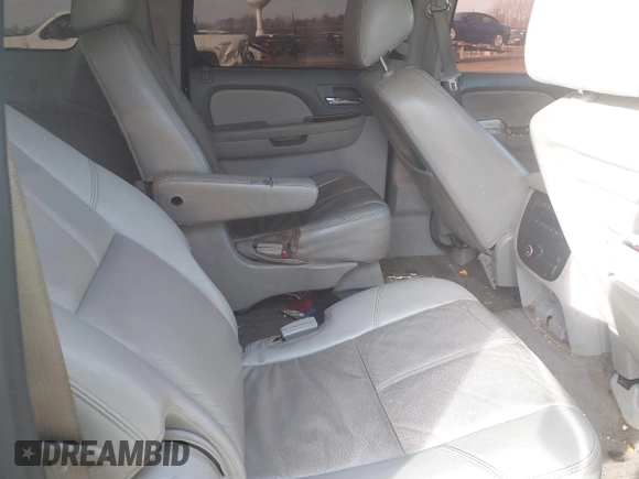 2014 GMC Yukon XL SLT with VIN 1GKS2KE74ER213562, listed as a IAAI auction lot 41493559 with 253,616 mi miles. Bid and sale history available at carsss.com. Image 8.