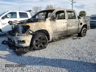 2025 Ram 1500 Big Horn z VIN 1C6RREFP8SN593313, wystawiony jako Copart lot #42988535 z przebiegiem Nie podano mil oraz Nie do naprawy • Non repairable. Historia ofert i sprzedaży dostępna na DreamBid. Obrazek 1.