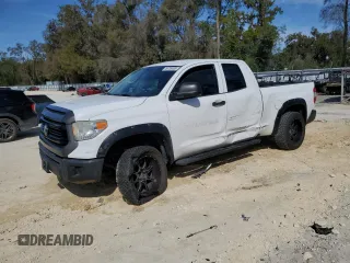 2016 Toyota Tundra SR z VIN 5TFRM5F14GX096547, wystawiony jako Copart lot #48736635 z przebiegiem 130 236 mil mil oraz Szkoda całkowita • Salvage title. Historia ofert i sprzedaży dostępna na DreamBid. Obrazek 1.