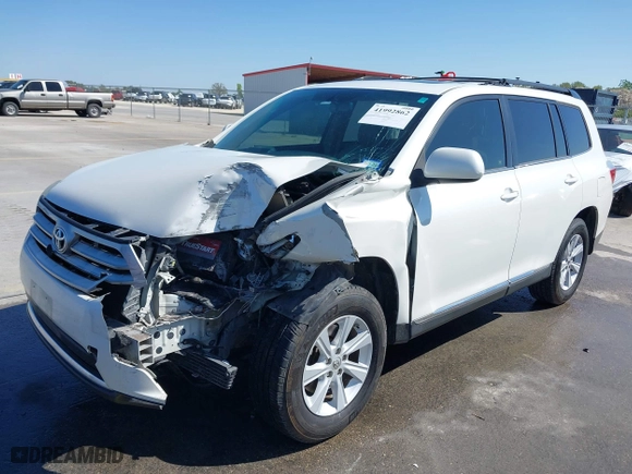 2013 Toyota Highlander with VIN 5TDZK3EH3DS132898, listed as a IAAI auction lot 41992862 with 140,525 mi miles. Bid and sale history available at carsss.com. Image 18.