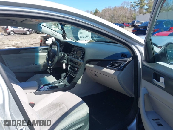 2015 Hyundai Sonata Limited with VIN 5NPE34AF2FH035464, listed as a IAAI auction lot 41824698 with 130,801 mi miles and . Bid and sale history available at carsss.com. Image 5.