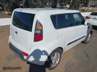 2010 Kia Soul ! with VIN KNDJT2A29A7161270, listed as a IAAI auction lot 41848271 with 210,174 mi miles. Bid and sale history available at carsss.com. Image 4.