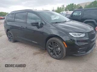 2024 Chrysler Pacifica Limited with VIN 2C4RC3GG1RR134781, listed as a IAAI auction lot 42070717 with 60,533 mi miles and . Bid and sale history available at DreamBid. Image 1.