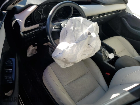 2020 Mazda 3 Premium with VIN JM1BPBEM6L1172172, listed as a Copart auction lot 42111255 with Not Provided miles and Salvage Title. Bid and sale history available at DreamBid. Image 8.