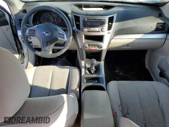 2013 Subaru Outback 2.5i z VIN 4S4BRCAC4D1225770, wystawiony jako Copart lot #88504585 z przebiegiem 131 196 mil mil oraz Czysty tytuł • Clean title. Historia ofert i sprzedaży dostępna na DreamBid. Obrazek 8.