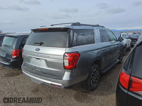 2024 Ford Expedition Max XLT z VIN 1FMJK1J81REA33335, wystawiony jako Copart lot #47927915 z przebiegiem 17 743 mil mil oraz Szkoda całkowita • Salvage title. Historia ofert i sprzedaży dostępna na DreamBid. Obrazek 3.
