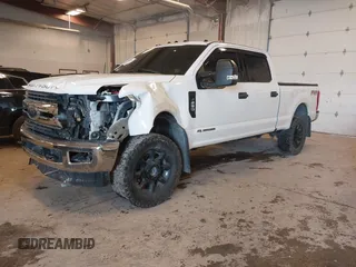 2017 Ford F-250 Lariat z VIN 1FT7W2BTXHEC81609, wystawiony jako IAAI lot #41497213 z przebiegiem 176 644 mil mil oraz . Historia ofert i sprzedaży dostępna na DreamBid. Obrazek 19.