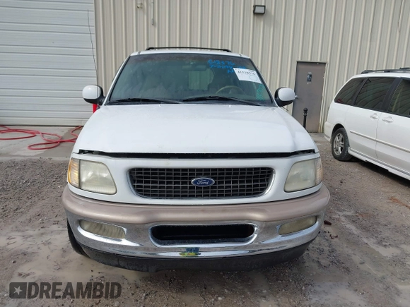 1998 Ford Expedition XLT with VIN 1FMRU1766WLC18376, listed as a IAAI auction lot 41538576 with 176,079 mi miles. Bid and sale history available at carsss.com. Image 6.