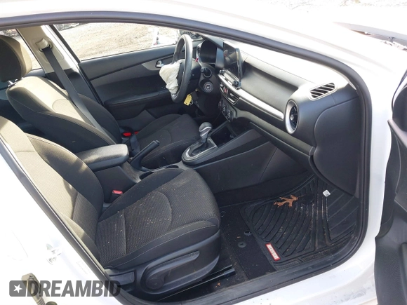 2021 Kia Forte LXS z VIN 3KPF24AD8ME273858, wystawiony jako IAAI lot #40978799 z przebiegiem 43 934 mil mil oraz . Historia ofert i sprzedaży dostępna na DreamBid. Obrazek 5.