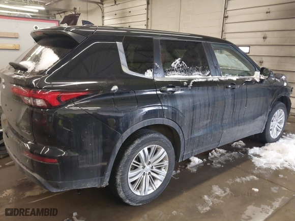 2024 Mitsubishi Outlander ES with VIN JA4J4UA86RZ004349, listed as a IAAI auction lot 41503384 with 11,792 mi miles. Bid and sale history available at carsss.com. Image 4.