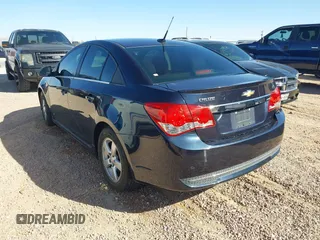 2014 Chevrolet Cruze 1LT z VIN 1G1PC5SB7E7442380, wystawiony jako IAAI lot #41784851 z przebiegiem 129 144 mil mil oraz . Historia ofert i sprzedaży dostępna na DreamBid. Obrazek 3.