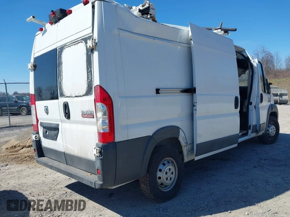 2018 Ram ProMaster Cargo z VIN 3C6TRVDG9JE148879, wystawiony jako IAAI lot #41803582 z przebiegiem 235 110 mil mil oraz . Historia ofert i sprzedaży dostępna na DreamBid. Obrazek 4.