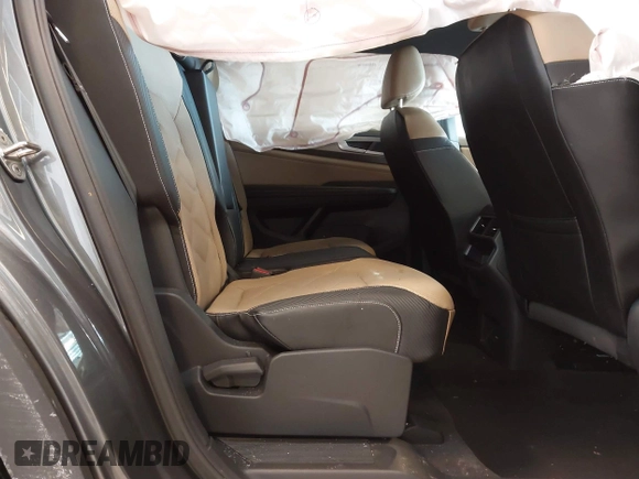 2024 Volkswagen Atlas SE z VIN 1V2LE2CA2RC223746, wystawiony jako IAAI lot #41609344 z przebiegiem 14 633 mil mil oraz . Historia ofert i sprzedaży dostępna na DreamBid. Obrazek 8.