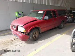 2001 GMC Sonoma SLS 1SG z VIN 1GTCS19W818224334, wystawiony jako IAAI lot #42119324 z przebiegiem 209 663 mil mil oraz . Historia ofert i sprzedaży dostępna na DreamBid. Obrazek 2.