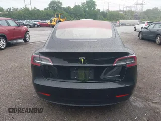 2018 Tesla Model 3 Long Range Battery z VIN 5YJ3E1EB1JF170479, wystawiony jako IAAI lot #42290687 z przebiegiem 69 495 mil mil oraz . Historia ofert i sprzedaży dostępna na DreamBid. Obrazek 17.