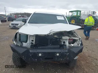 2008 Toyota Tacoma z VIN 5TEUU42NX8Z525861, wystawiony jako IAAI lot #42125414 z przebiegiem Nie podano mil oraz . Historia ofert i sprzedaży dostępna na DreamBid. Obrazek 12.