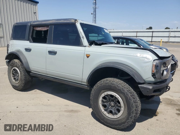 2021 Ford Bronco z VIN 1FMEE5DP1MLB07165, wystawiony jako Copart lot #59050885 z przebiegiem 49 044 mil mil oraz Szkoda całkowita • Salvage title. Historia ofert i sprzedaży dostępna na DreamBid. Obrazek 4.