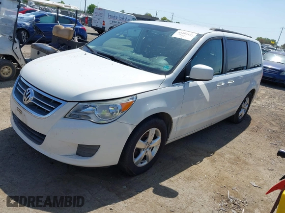 2011 Volkswagen Routan SE z VIN 2V4RW3DGXBR805002, wystawiony jako IAAI lot #42281499 z przebiegiem 139 913 mil mil oraz . Historia ofert i sprzedaży dostępna na DreamBid. Obrazek 2.
