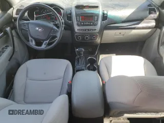 2014 Kia Sorento LX z VIN 5XYKT4A74EG461352, wystawiony jako Copart lot #53847275 z przebiegiem 100 700 mil mil oraz Szkoda całkowita • Salvage title. Historia ofert i sprzedaży dostępna na DreamBid. Obrazek 8.