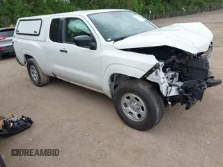 2024 Nissan Frontier S z VIN 1N6ED1CL1RN671096, wystawiony jako IAAI lot #42240282 z przebiegiem 10 104 mil mil oraz . Historia ofert i sprzedaży dostępna na DreamBid. Obrazek 1.