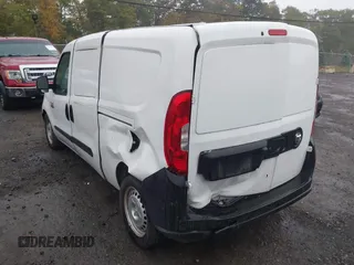 2017 Ram ProMaster City Cargo Tradesman z VIN ZFBERFAB2H6E50911, wystawiony jako IAAI lot #40390843 z przebiegiem 68 010 mil mil oraz . Historia ofert i sprzedaży dostępna na DreamBid. Obrazek 6.