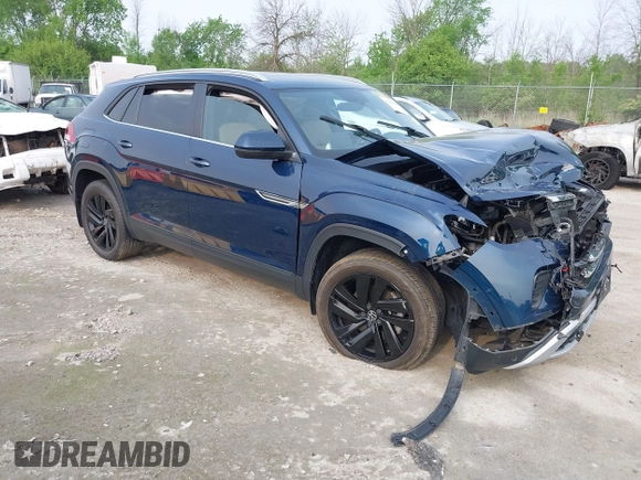 2022 Volkswagen Atlas SE z VIN 1V2KC2CA9NC216742, wystawiony jako IAAI lot #42406428 z przebiegiem 34 598 mil mil oraz . Historia ofert i sprzedaży dostępna na DreamBid. Obrazek 1.