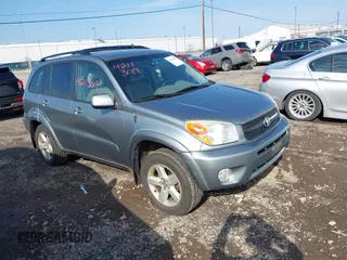 2005 Toyota RAV4 with VIN JTEHD20V750064585, listed as a IAAI auction lot 42113019 with 122,806 mi miles. Bid and sale history available at carsss.com. Image 1.