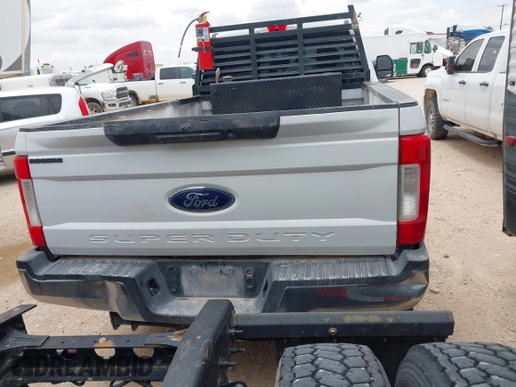 2019 Ford F-250 XL с VIN 1FT7W2B65KEE73554, выставлен на аукционе IAAI как лот 42523527 с пробегом 260 323 миль миль и . История ставок и продаж доступна на DreamBid. Изображение 15.