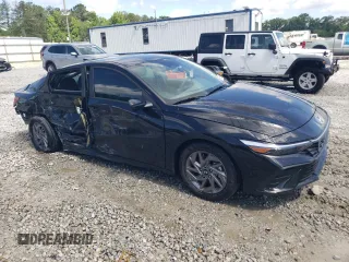 2024 Hyundai Elantra SEL z VIN KMHLM4DG7RU693814, wystawiony jako Copart lot #57909885 z przebiegiem 11 478 mil mil oraz Szkoda całkowita • Salvage title. Historia ofert i sprzedaży dostępna na DreamBid. Obrazek 4.