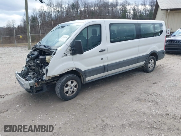 2019 Ford Transit Passenger XL z VIN 1FBZX2YM8KKA31871, wystawiony jako IAAI lot #41168344 z przebiegiem 95 957 mil mil oraz . Historia ofert i sprzedaży dostępna na DreamBid. Obrazek 2.