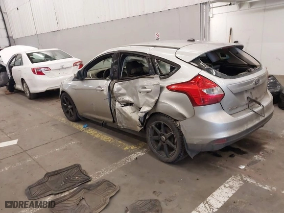 2013 Ford Focus SE with VIN 1FADP3K23DL184955, listed as a IAAI auction lot 41578184 with 183,846 mi miles. Bid and sale history available at carsss.com. Image 3.