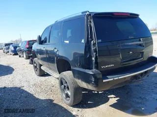 2008 GMC Yukon Denali with VIN 1GKFK63888J136525, listed as a IAAI auction lot 41975399 with 210,624 mi miles. Bid and sale history available at carsss.com. Image 3.