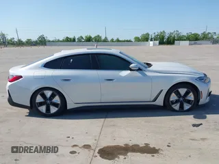 2024 BMW i4 eDrive35 z VIN WBY43AW04RFT05953, wystawiony jako IAAI lot #41972073 z przebiegiem 3333 mil mil oraz . Historia ofert i sprzedaży dostępna na DreamBid. Obrazek 13.